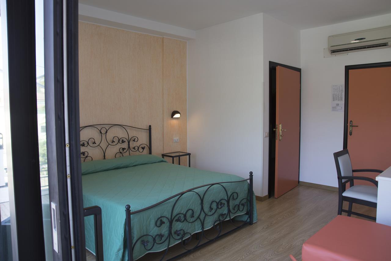 Ristorante Albergo Gerardo Di Masi 카포셀레 외부 사진